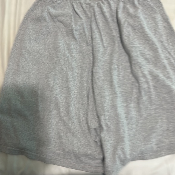 Grey athletic wear shorts - Picture 2 of 2